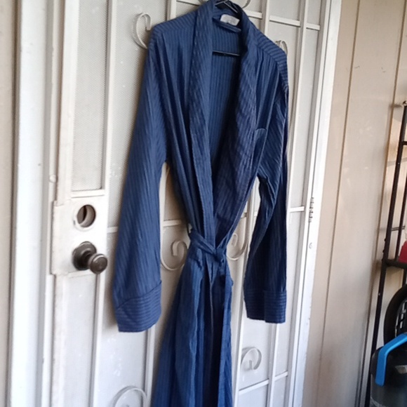 💲🤩2 For 10 Calvin Klein Small,Medium Bathrobe - Picture 4 of 9